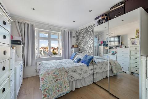 85 Amberley Gardens, Epsom, KT19 0NQ