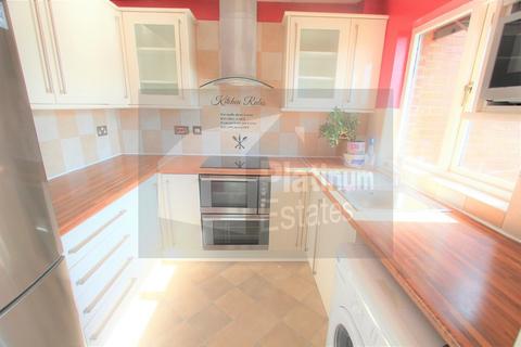 2 bedroom flat for sale, Maltby Drive, Enfield EN1