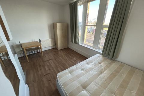 Studio to rent, Bounds Green Road N11