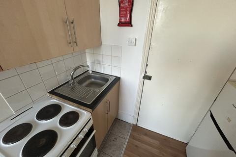 Studio to rent, Bounds Green Road N11