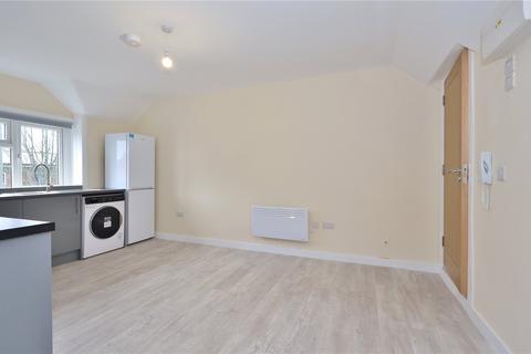 2 bedroom apartment to rent, Walton Road, Woking, Surrey, GU21