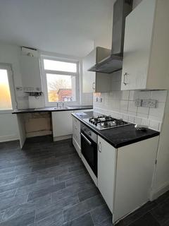 2 bedroom terraced house to rent, South Street North, New Whittington