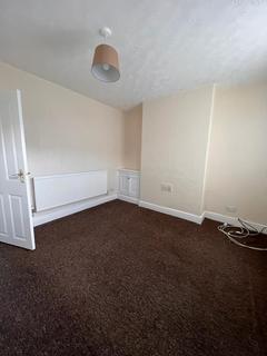 2 bedroom terraced house to rent, South Street North, New Whittington