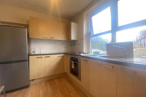 2 bedroom flat to rent, Thornton Heath CR7