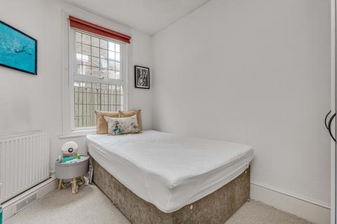 2 bedroom maisonette to rent, Lynn Road, Clapham South, London