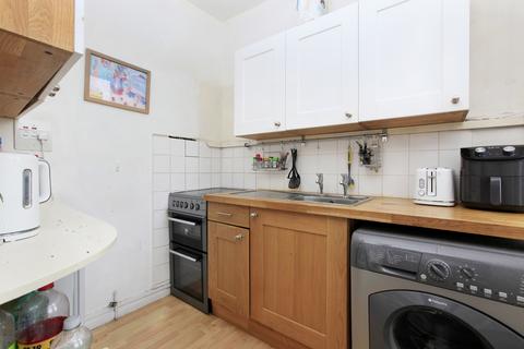 2 bedroom flat to rent, Cavendish Road, Clapham South, London