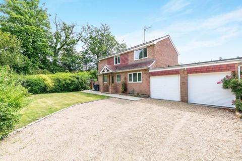 4 bedroom detached house to rent, The Ridgway, Cranleigh
