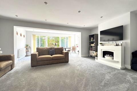 4 bedroom detached house to rent, The Ridgway, Cranleigh
