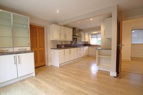 4 bedroom detached house to rent, The Ridgway, Cranleigh