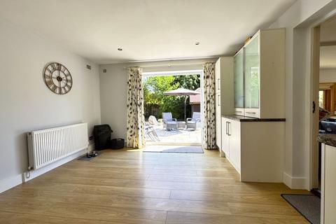 4 bedroom detached house to rent, The Ridgway, Cranleigh
