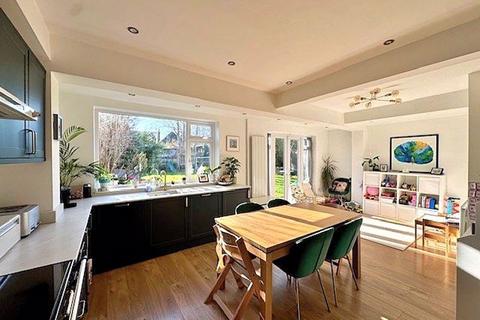 6 Ferndale, Bromley, BR1 2RX