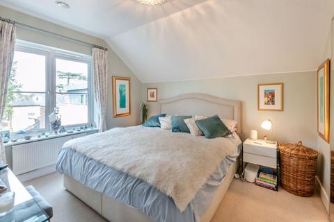 93 Uplands Road, Guildford, GU1 2RW