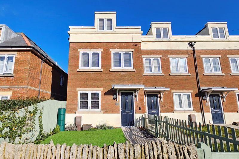 High Street, Lee-On-The-Solent, PO13 4 bed townhouse - £469,995