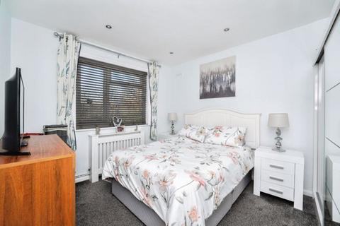 1 bedroom maisonette for sale, Reading Road, Northolt