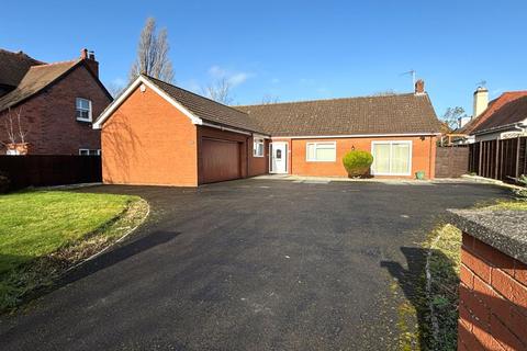 2 bedroom detached bungalow for sale, Kenilworth Avenue, Gloucester, GL2 0QN