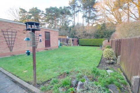 2 bedroom detached bungalow to rent, Brookside Crescent, Cuffley EN6