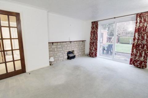 2 bedroom detached bungalow to rent, Brookside Crescent, Cuffley EN6