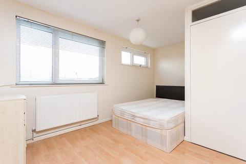 2 bedroom flat to rent, Buckingham Road