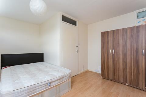 2 bedroom flat to rent, Buckingham Road