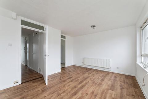 2 bedroom flat to rent, Buckingham Road