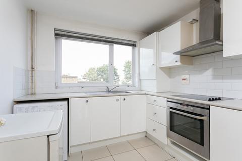 2 bedroom flat to rent, Buckingham Road