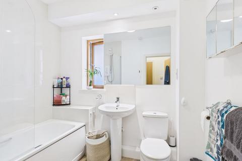 undefined, Tresawya Drive, Truro - Beautifully presented second floor apartment