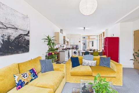 undefined, Tresawya Drive, Truro - Beautifully presented second floor apartment