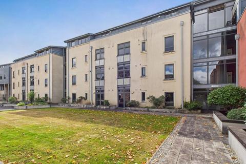 Tresawya Drive, Truro - Beautifully presented second floor apartment