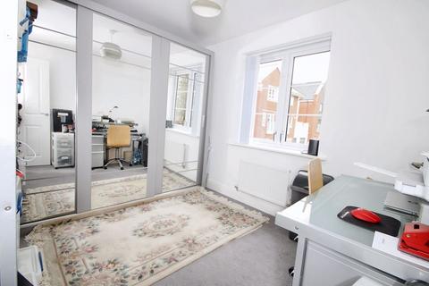 2 bedroom apartment for sale, Kennedy Avenue, High Wycombe HP11