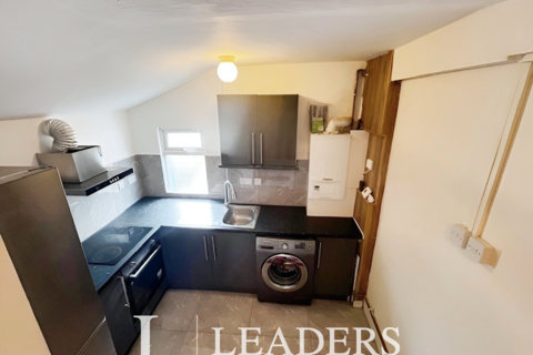 3 bedroom maisonette to rent, Lewes Road