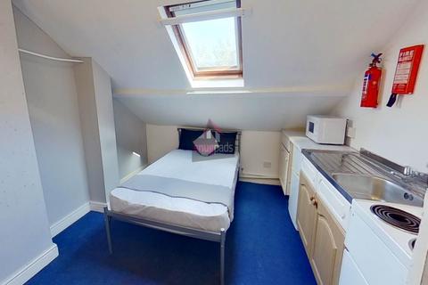 Studio to rent, Barrfield Road, Salford,