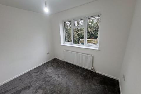 2 bedroom flat for sale, Chestnut Close, West Drayton