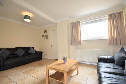 4 bedroom terraced house to rent, Ventnor Road, Southsea PO4