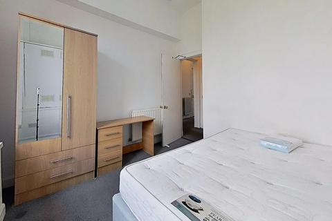3 bedroom flat to rent, Mulberry Place, Newhaven, Edinburgh, EH6