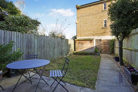 132 Bethwin Road, London, SE5 0YY