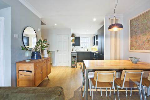 132 Bethwin Road, London, SE5 0YY