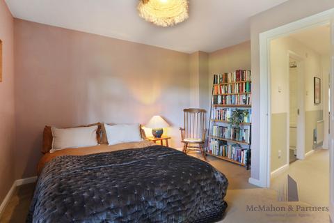 132 Bethwin Road, London, SE5 0YY