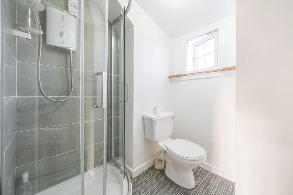 SHOWER ROOM.jpg