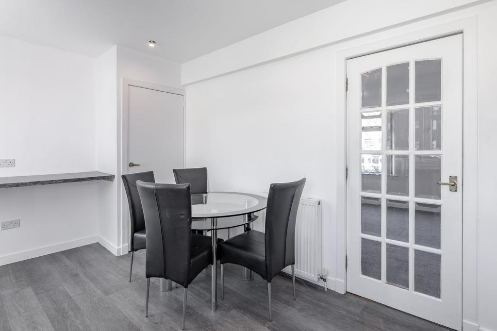 Kitchen/Dining Area