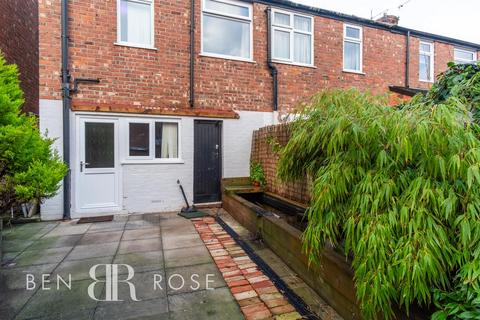 2 bedroom end of terrace house for sale, Cross Street, Leyland