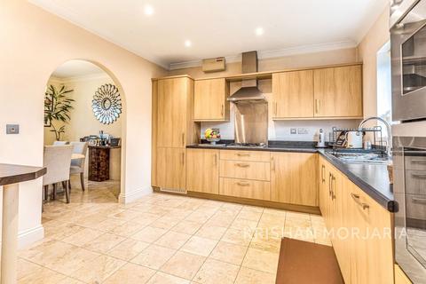 4 bedroom detached house for sale, Leicester LE19