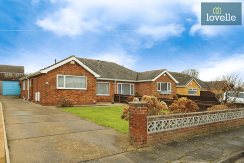 2 bedroom semi-detached bungalow for sale, Dymoke Drive, Grimsby DN37