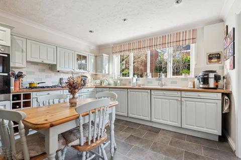 5 bedroom detached house for sale, Wheatlands Close, Bedford MK45