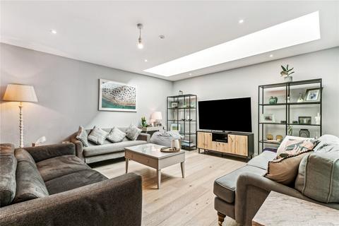 3 bedroom terraced house for sale, Avery Walk, SW11