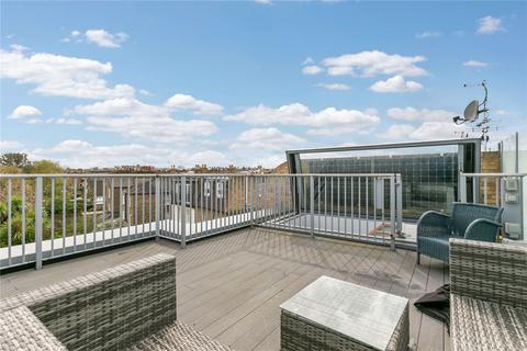 3 bedroom terraced house for sale, Avery Walk, SW11