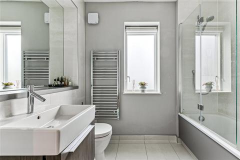 3 bedroom terraced house for sale, Avery Walk, SW11