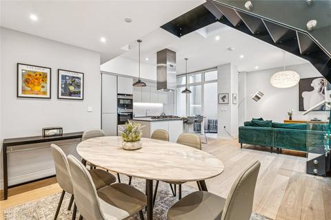 3 bedroom terraced house for sale, Avery Walk, SW11