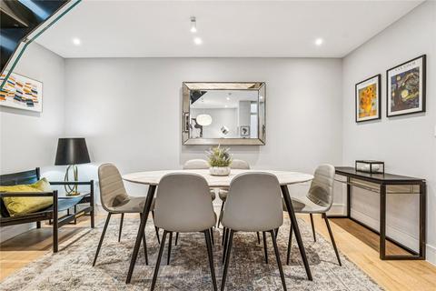 3 bedroom terraced house for sale, Avery Walk, SW11