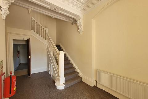 7 bedroom house to rent, 8 Westfield Place, ,