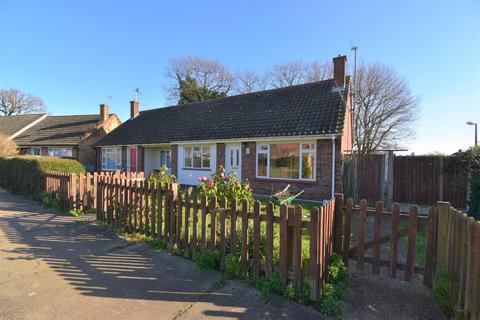 2 bedroom bungalow to rent, Bridgebrook Close, Colchester, CO4